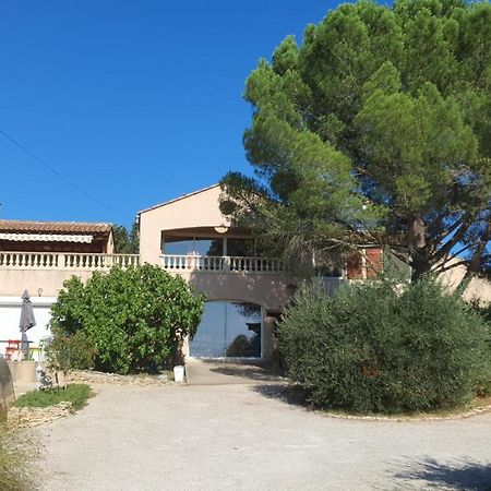Villa Des Masques Aubais Екстериор снимка
