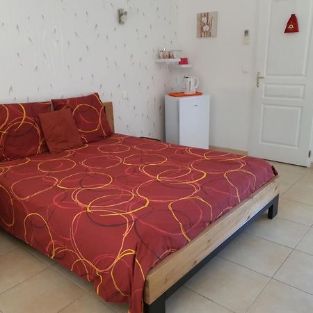 Villa Des Masques Aubais Стая снимка