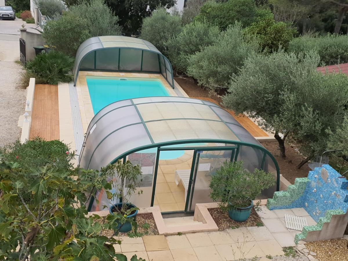 Villa Des Masques Aubais Екстериор снимка