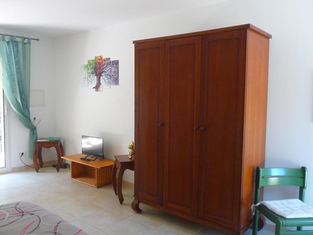 Villa Des Masques Aubais Екстериор снимка