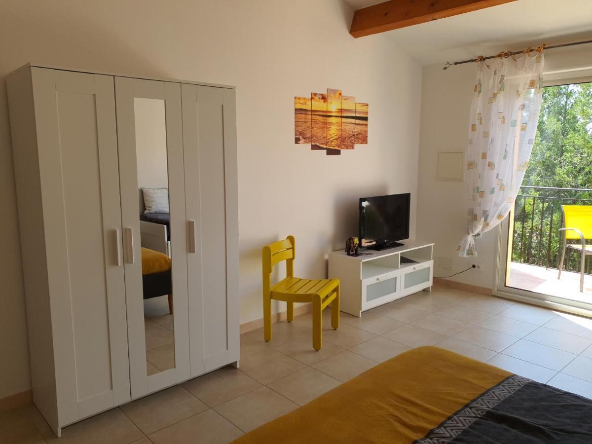 Villa Des Masques Aubais Екстериор снимка