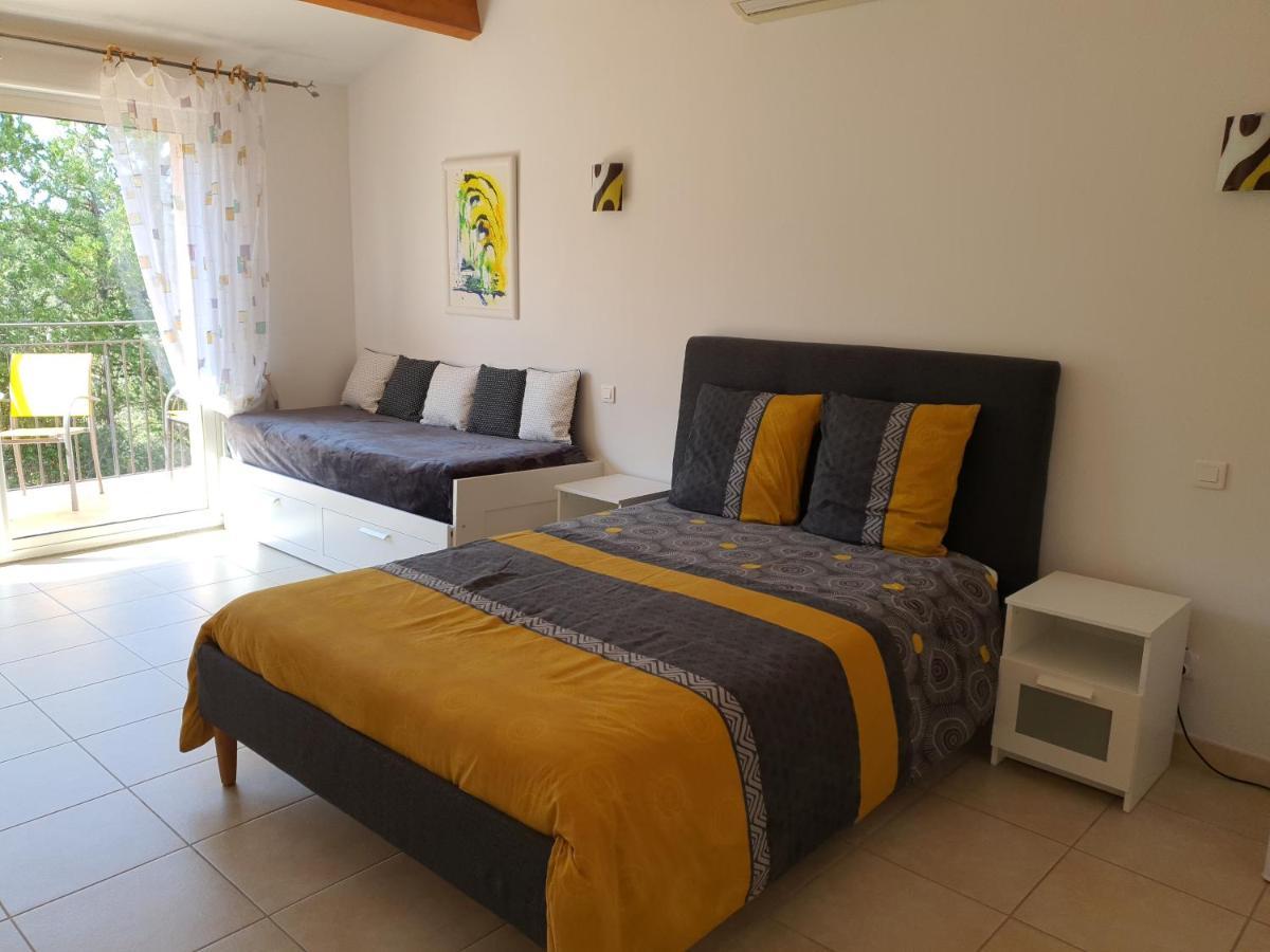 Villa Des Masques Aubais Екстериор снимка