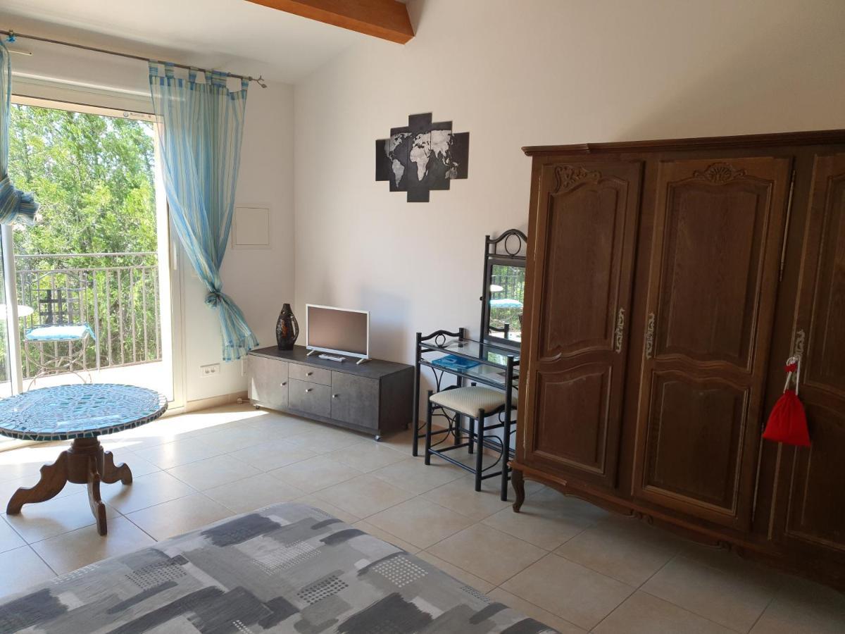 Villa Des Masques Aubais Екстериор снимка